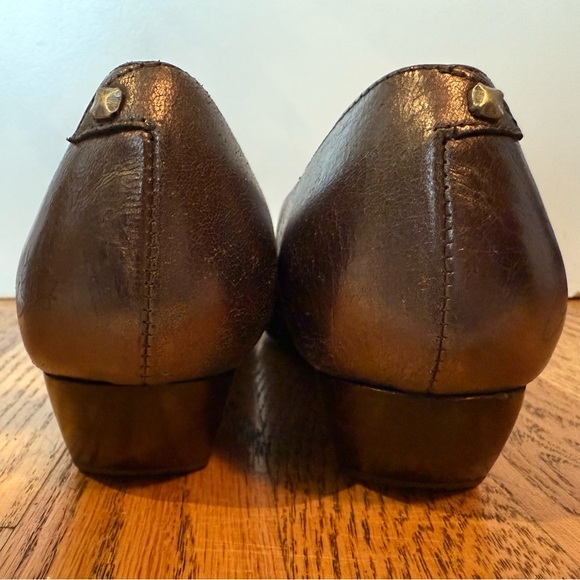 John Fluevog Truth Makena Silver Leather with Key Ring and Studs size 8 RARE - Picture 6 of 13